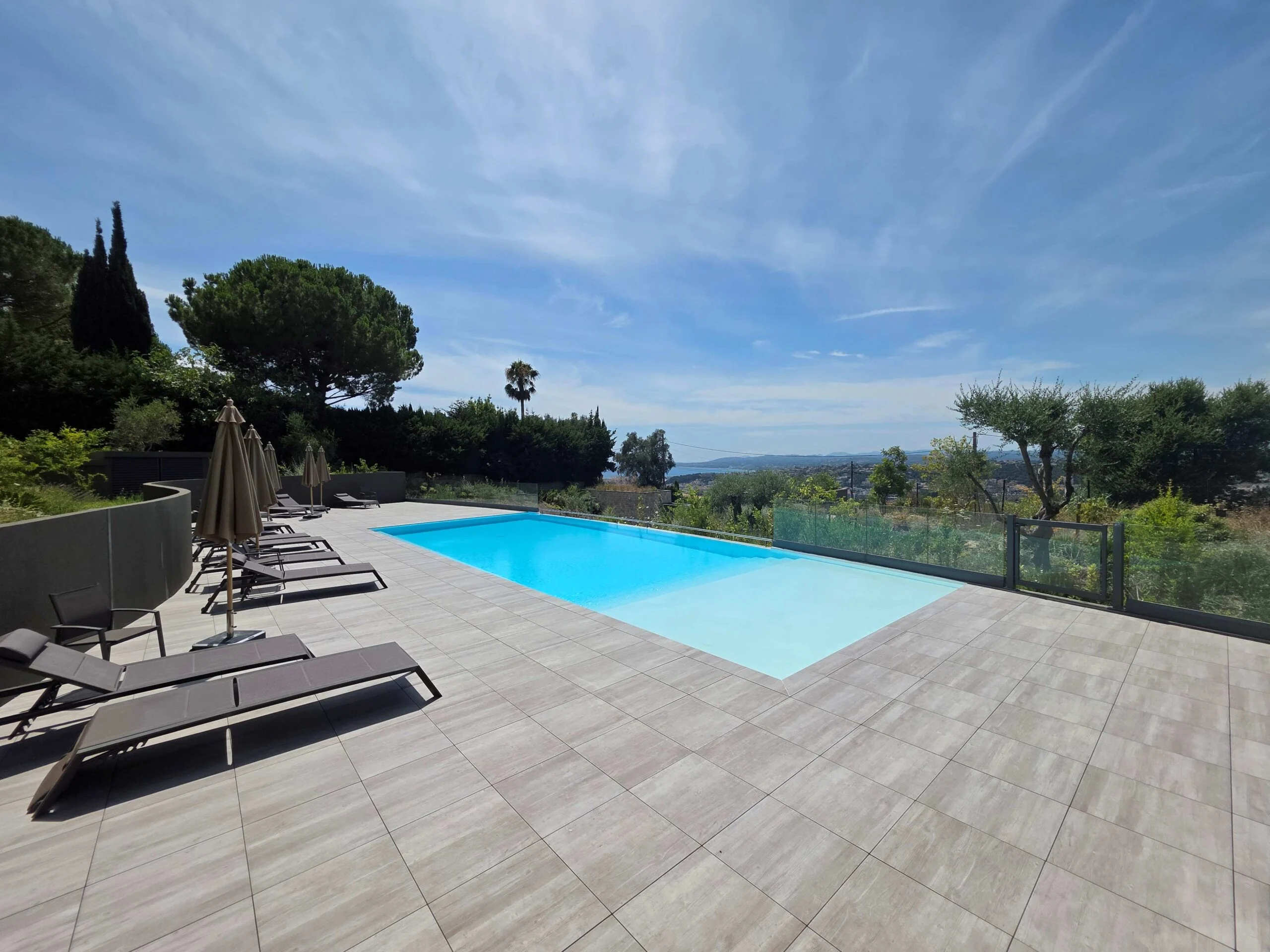 Vendre sa maison sur la Côte d’Azur : les 7 erreurs à éviter : 8b nice fabron t2 piscine scaled
