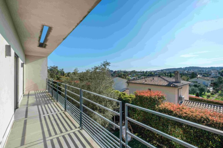 15 VILLA 6P LA COLLE SUR LOUP BALCON 768x512