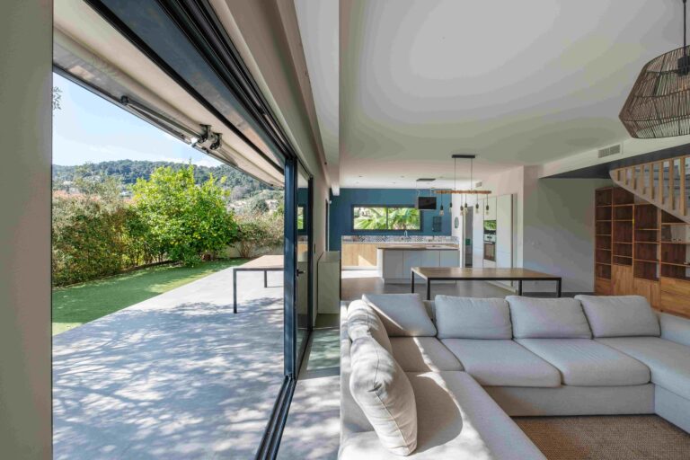 2 VILLA 6P LA COLLE SUR LOUP SALON 768x512