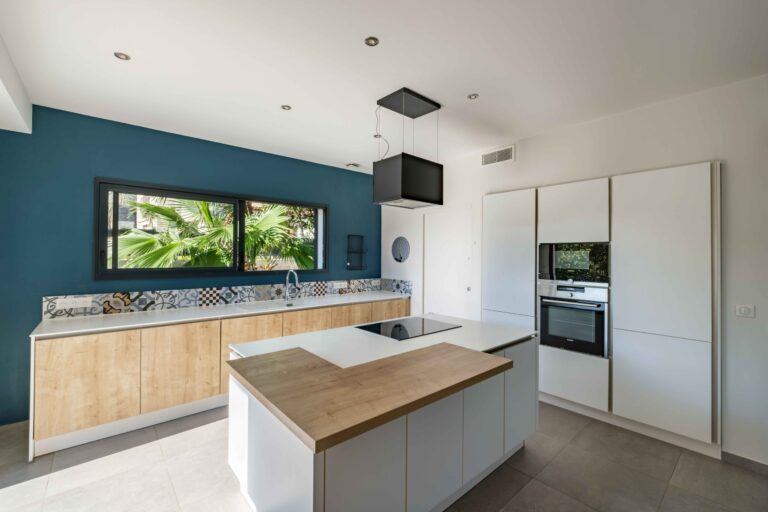 6 1 VILLA 6P LA COLLE SUR LOUP CUISINE 768x512