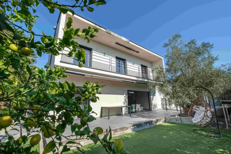 8 VILLA 6P LA COLLE SUR LOUP JARDIN 768x512