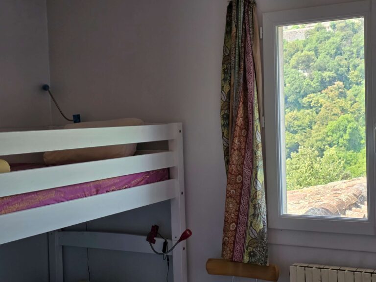 10 St Paul de Vence Villa 6 P chambre ado b 768x576