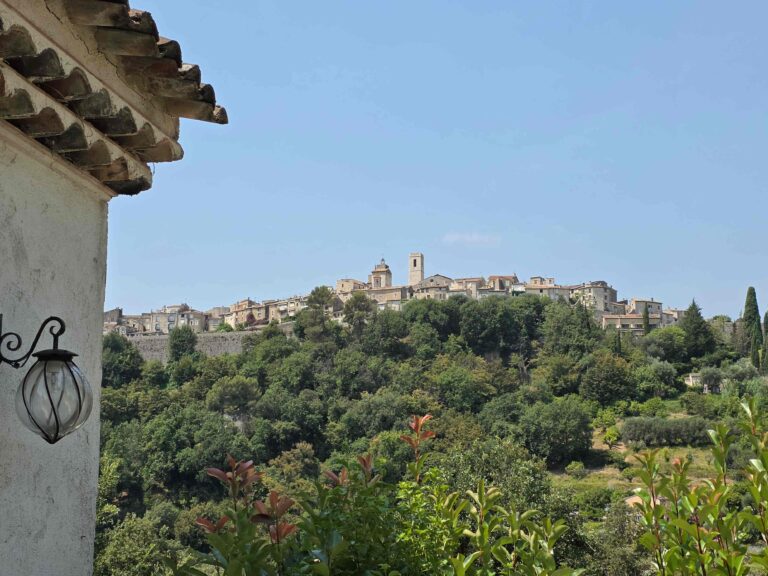 12 St Paul de Vence Villa 6 P vue entree 768x576