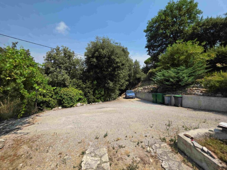14 St Paul de Vence Villa 6 P parking 768x576
