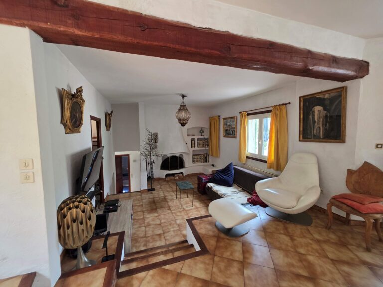 4 St Paul de Vence Villa 6 P coin cheminee 768x576