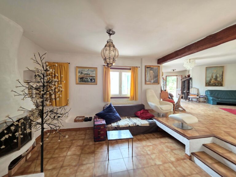 4 St Paul de Vence Villa 6 P coin cheminee B 768x576