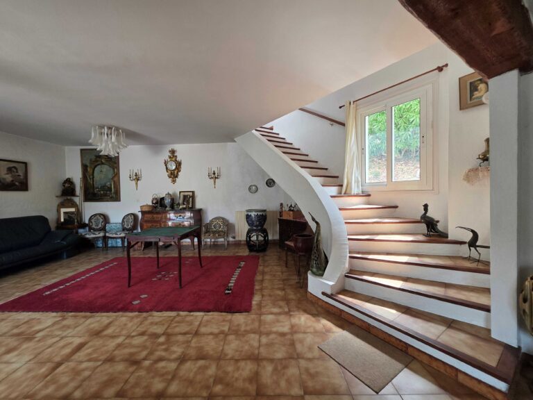 7 St Paul de Vence Villa 6 P Salon 2 768x576