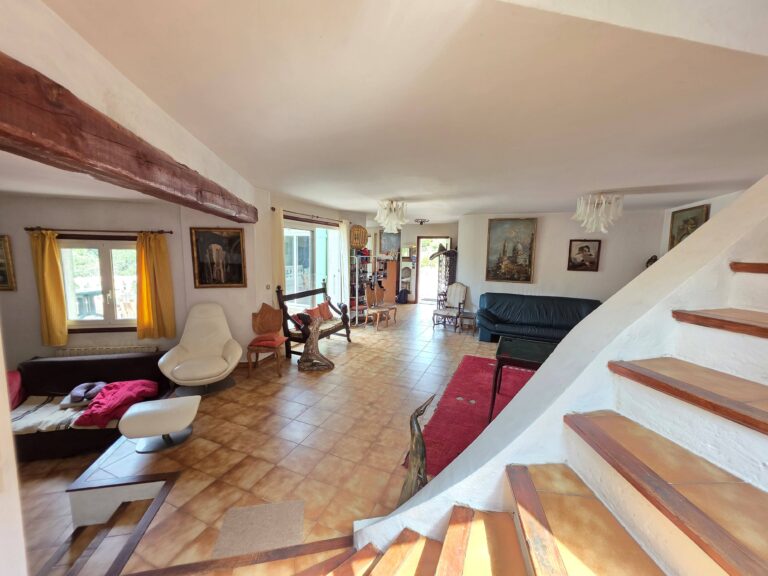 7 St Paul de Vence Villa 6 P Salon 768x576